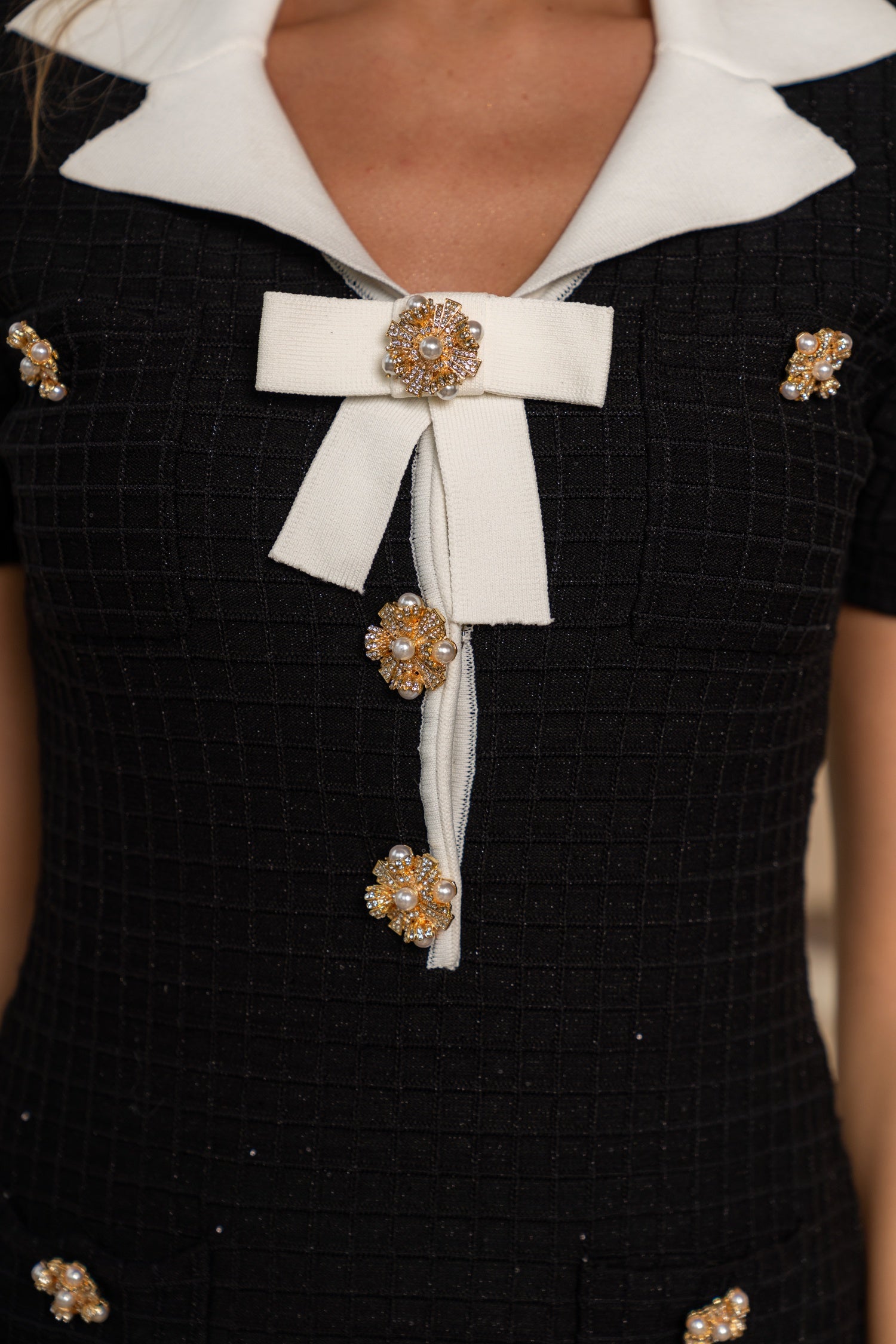 Short Sleeve Mini Dress With Contrasting Collar And Bow - Black