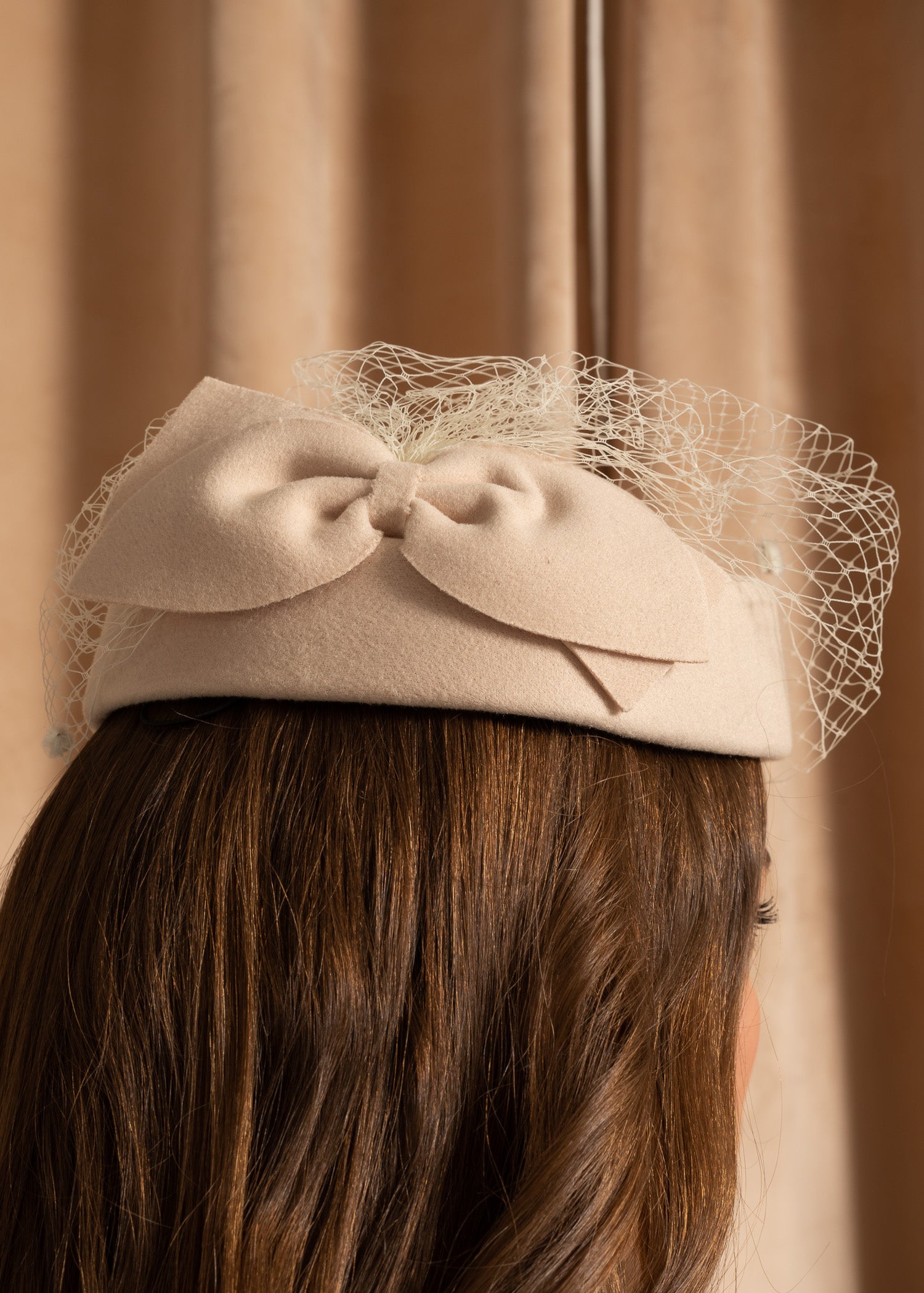 Chic Hat With Bow Applique And Delicate Netting Overlay - Beige