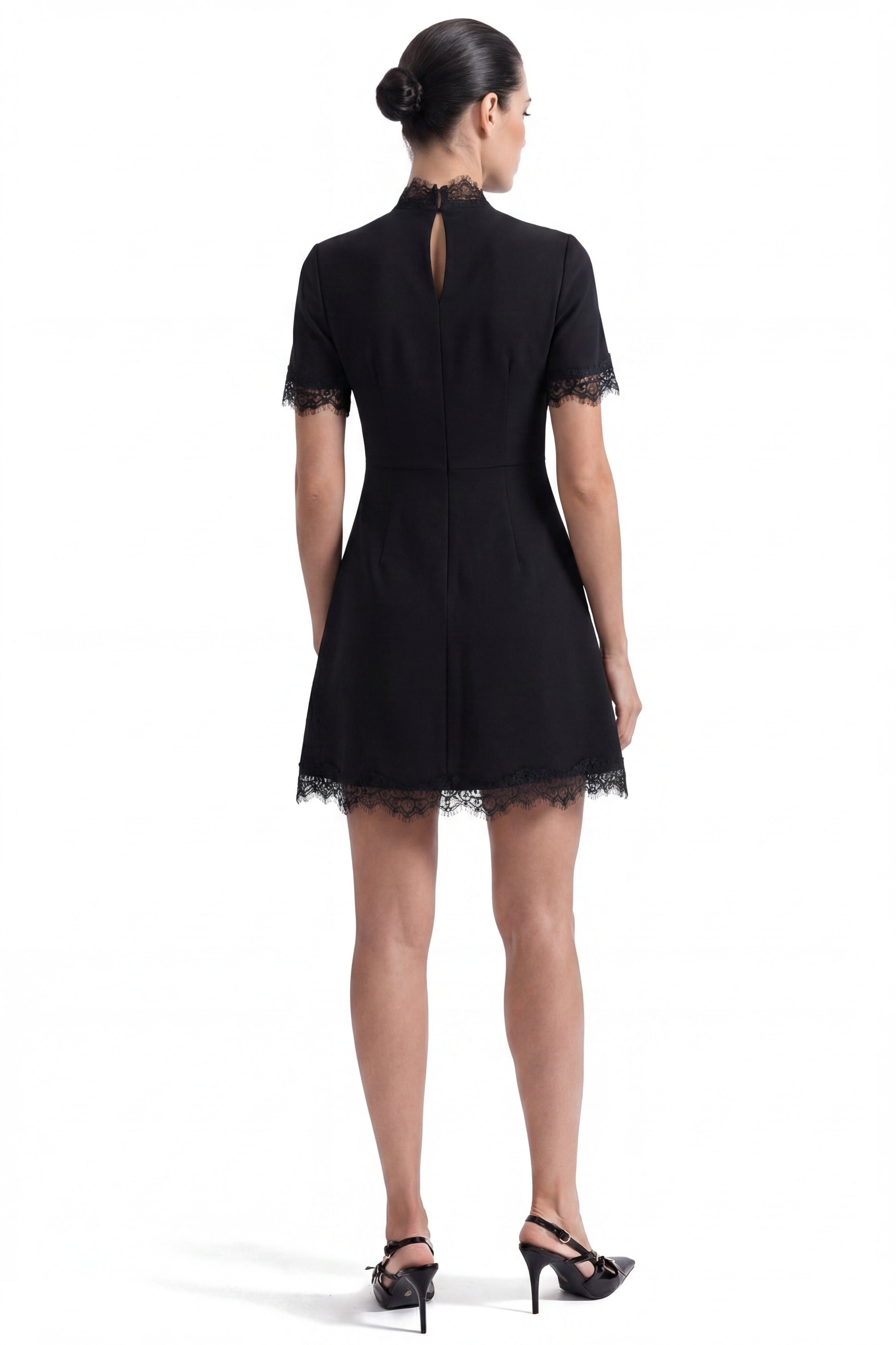 Mathilde Minikleid mit Spitzenbesatz und Schlüssellochausschnitt – Schwarz