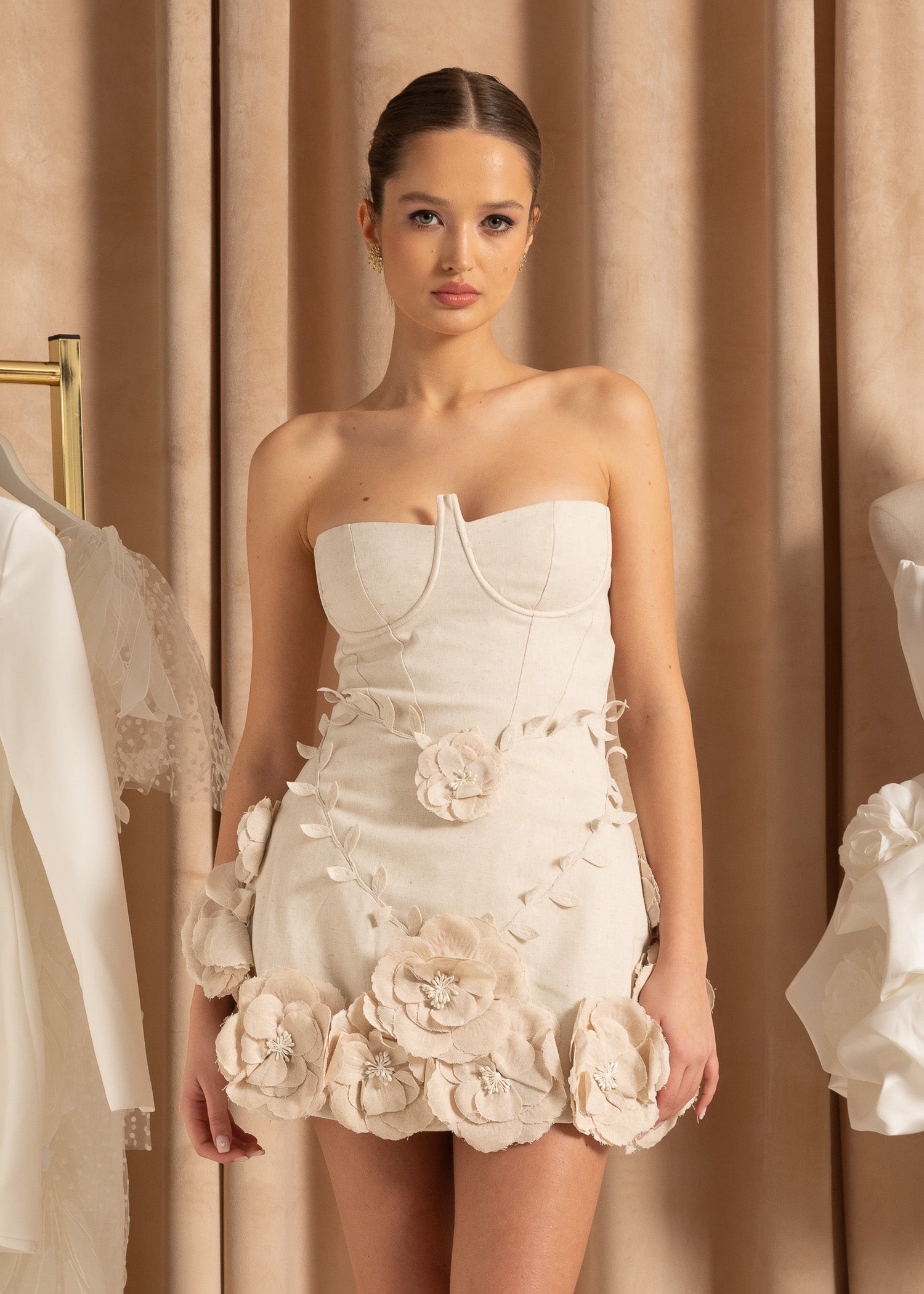 Mini Bustier Dress With 3D Floral Details - Ivoire