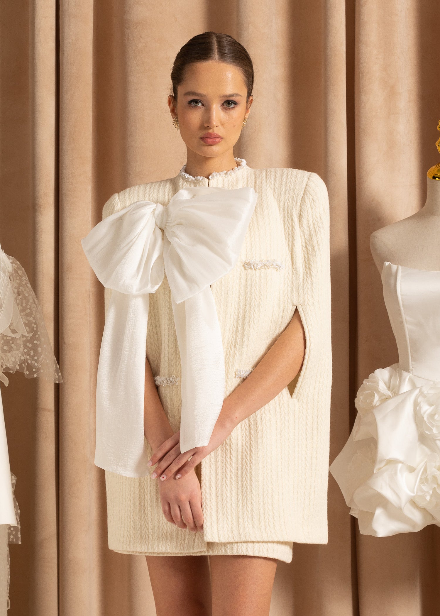 Elegant Textured Overcoat With White Bow Detail - Ivoire