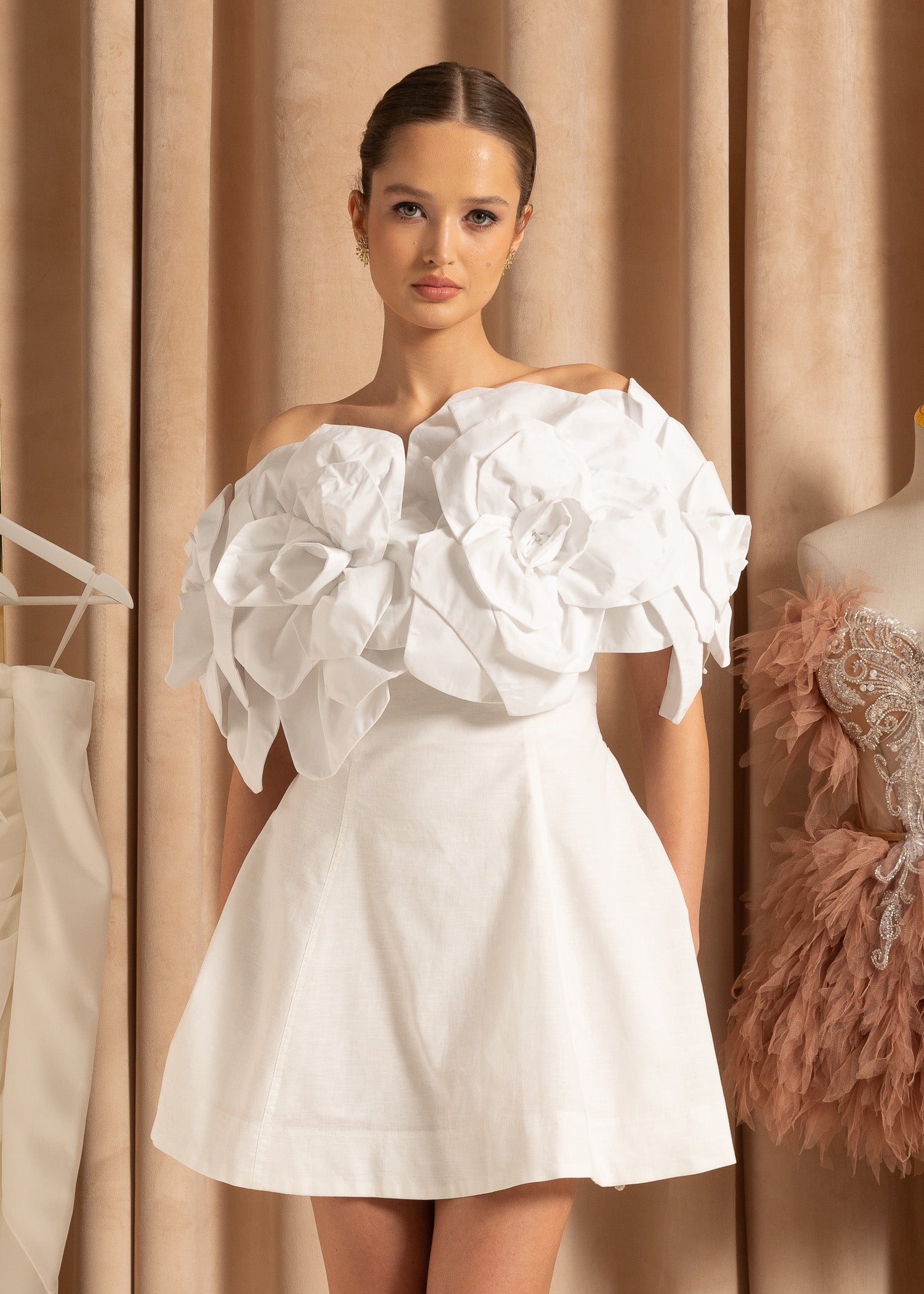 Elegant Mini Dress With Oversized Neckline Flowers - White