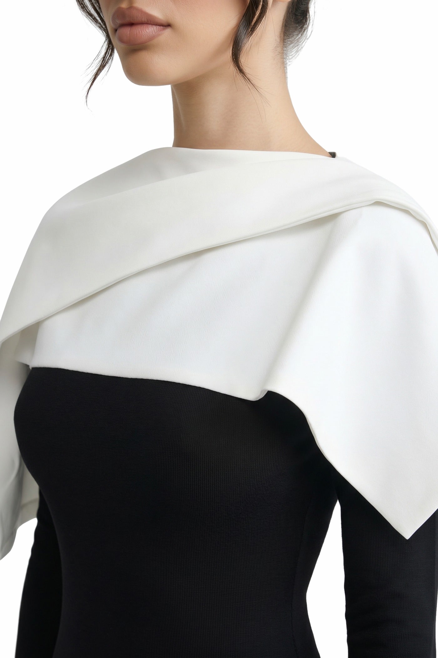 Avelyne Contrast Cape Top With Ruched Waist Detailing - Black/White