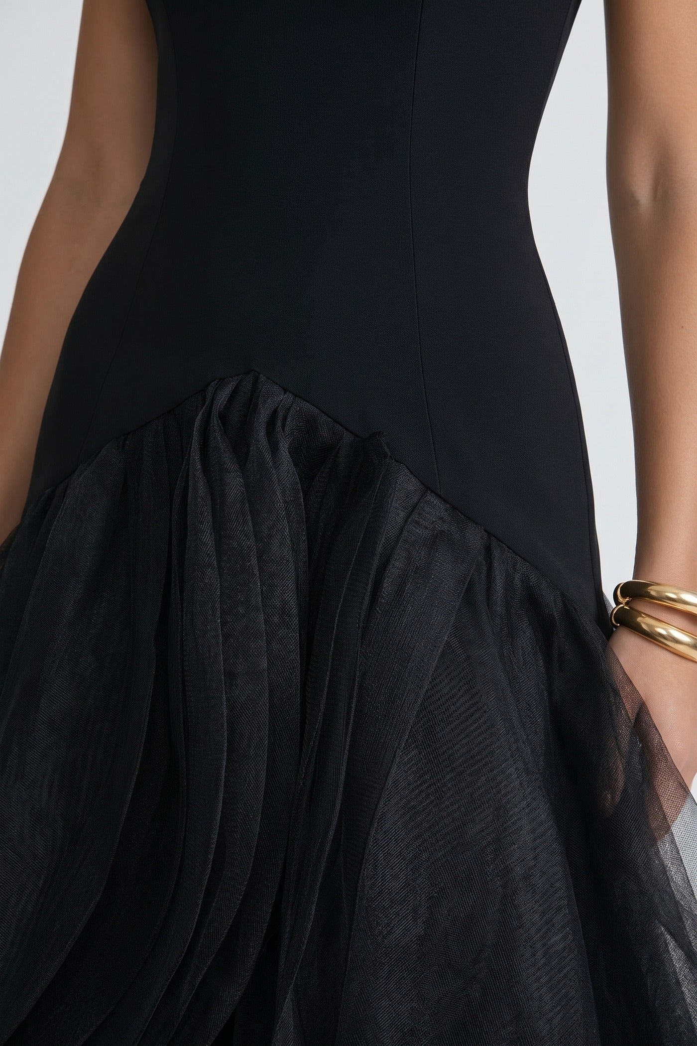 Gisèle Spaghetti-Strap Velvet Ballgown With Voluminous Tulle Skirt - Black